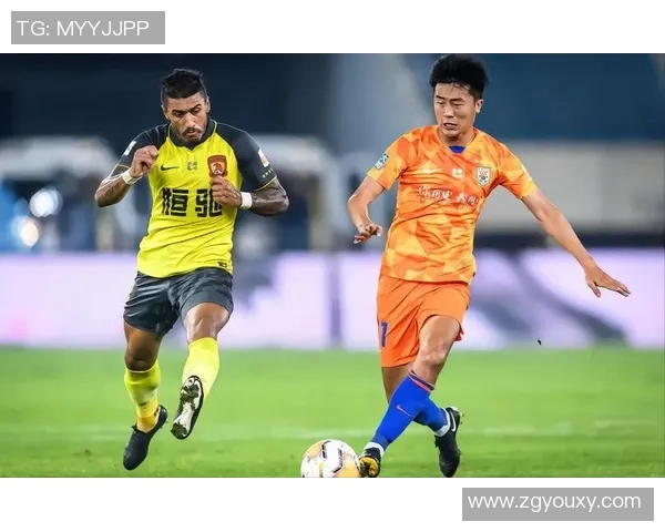 2018年建业与恒大激战回顾：一场精彩的足球对决与战术较量