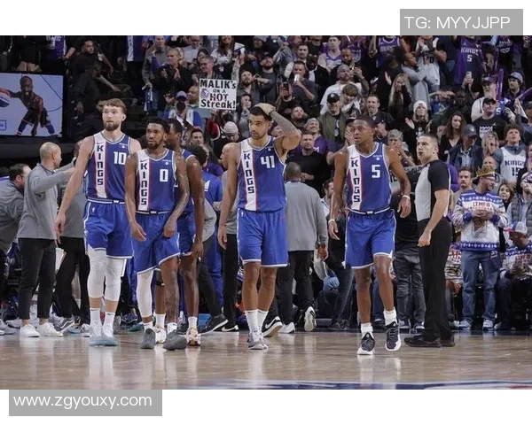 2018年CCTV直播勇士队与国王队激烈对决精彩瞬间回顾